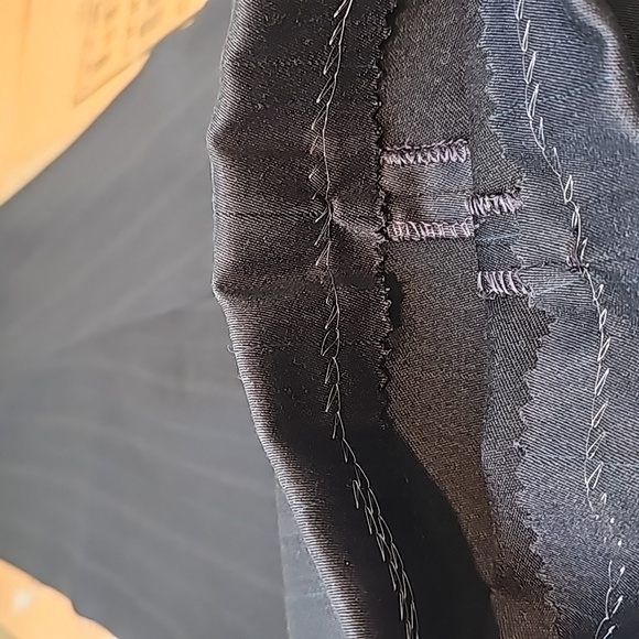 Beautiful man's 2 pce suit. - Picture 10 of 13